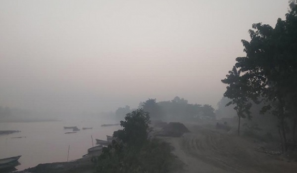পঞ্চগড়ে ভরা চৈত্রেও শীতের আমেজ